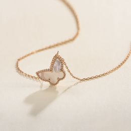 2024 S925 Sterling Silver Sweet Mini Butterfly Designer Charm Bracelet pour femmes Marque de luxe Shell Tour de cou Trèfle Bracelets Collier Boucle d'oreille Bijoux CadeauQ9