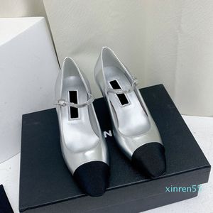 Sandalias 2024 Zapatos Mary Jane Sandalias ajustables con hebilla de metal Zapatos negros