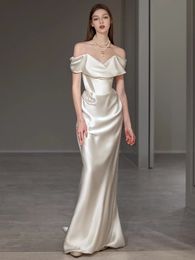 2024 Robes de mariée sirène en satin Dubaï Saudi Arabie sexy hors de l'épaule élégante boho satin robes de mariée vintage princesse country mariée