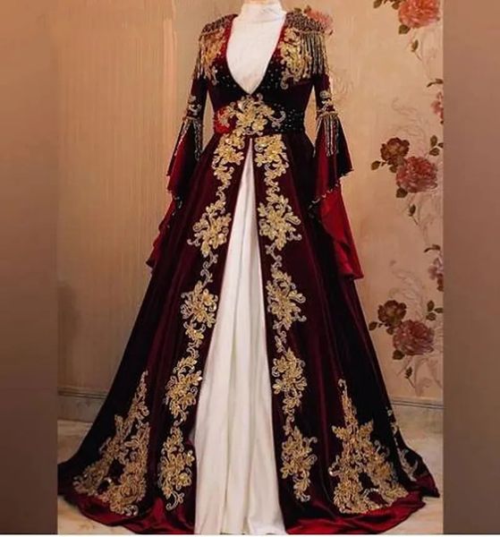 2024 Robes de soirée formelles saoudiennes marocaines velours rouge foncé une ligne robes d'occasion formelles manches longues évasées cristaux de dentelle dorée perlée longue robe de bal musulmane