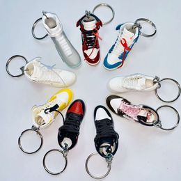 2024 Vente des concepteurs en gros de haute qualité en vrac PVC Basketball Key Set avec boîte et sac mini sneaker 3D Chaussures clés de chaussures