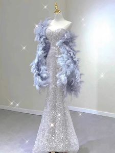 2024 SEXY BACKLOSS LAATS TRUUDEN JURKEN LUXE FEATHER SHAWL NIEUWE MERMAID BLING RUCHT RUCHT LONGE BRIDAL JACHTEN RAWS DE MARIAGY GEMAAKTE SATINE JEWEL REKEL MERMAID Jurk