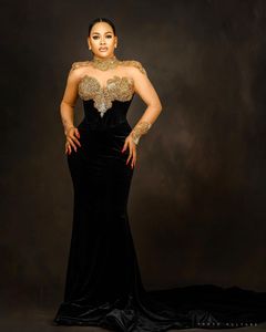 2024 Robes de bal sexy luxueuses illusion à col haut en velours noir Crystal Sirène perle plus taille robes de soirée manches longues