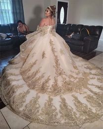 2024 Sexy Quinceanera Jurken Goud Champagne Lovertjes Kant Applicaties Kristal Kralen Halter Illusie Off Schouder Gelaagde Grote Maten Formele Feest Gala Avondjurken