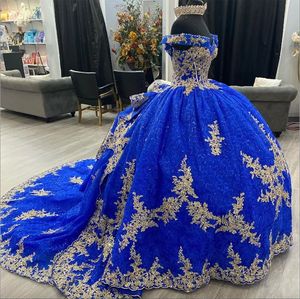 2024 Sexy Royal Blue Quinceanera Robes Robe De Bal Hors Épaule Or Dentelle Appliques Paillettes Perles De Cristal Puffy Volants Robe De Soirée De Bal Robes De Soirée