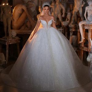 2024 Glanzende trouwjurken van de Shouder Beading Paquen Parels Ball Gown Puffy Bridal Jurns Vestido de Noiva Casamento Aangepaste bestelling Maat