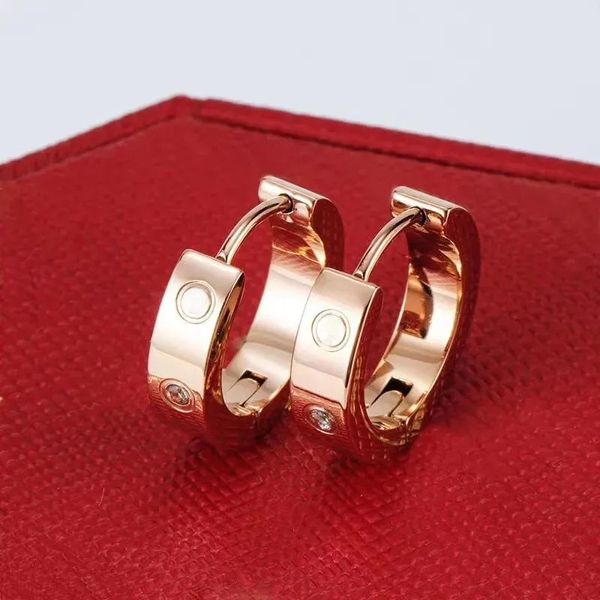 2024 Boucles d'oreilles en argent Boucles d'oreilles rondes en or Titane Acier Rose 18 carats Boucles d'oreilles d'amour en or pour femme exquise simple mode diamant dame boucles d'oreilles bijoux cadeau8