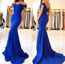 2024 Simple Royal Blue Satin Mermaid Dresses Prom Vestidos elegantes fuera del hombro Tren de barrido sin espalda Tamaño grande Fiestas formales baratas 403
