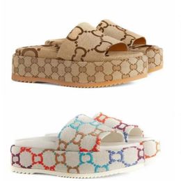 2024 Slipper dames mode geborduurde canvas designer dia's glijden op slippers meisjes canvas bedekte platform sandalen en stofzakken groot