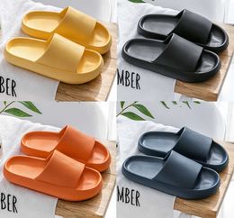 2024 Slippers for Men Femmes Couleurs solides Hots Low Soft Noir blanc clair Sea Greens Multi Walking Mens Womens Chaussures Trainers Gai513