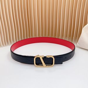 2024 Ceinture en cuir lisse Ceintures de luxe Designer pour femmes Hommes Haute Qualité Boucle Mâle Chasteté Top Mode Hommes Femmes En Gros