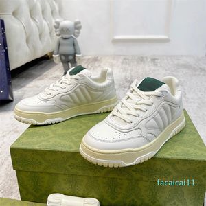 2024 Sneaker Hommes Femmes Designer Chaussures de sport Baskets en cuir blanc Fermeture à lacets Baskets à talons bas Vert et rouge Langue Web Classiques Chaussures blanches