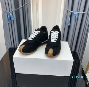 2024 Sneaker zachte bovenste honing rubberen golfzool die rond 05 buigt