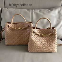 2024 Soft Trend Handsbags ANDIAMO Handbag Sacle épaule Tote Cross Mody Lady Le cuir W Sac polyvalent tissé bveneta classique Nouveaux sacs un bottegaas zjbf