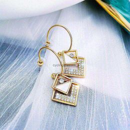 2024 Corée du Sud East Gate Geometric Square Zircon Diamond Orees Elegant Internet Red C-ring Silver Silver Silver et pour les femmes