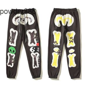 2024 Spring en Autumn High Street Trendy Brand Bone Print Sports Pants For Men Womens Leisure Vrijzijds plus pluche paar modieuze Hellstar