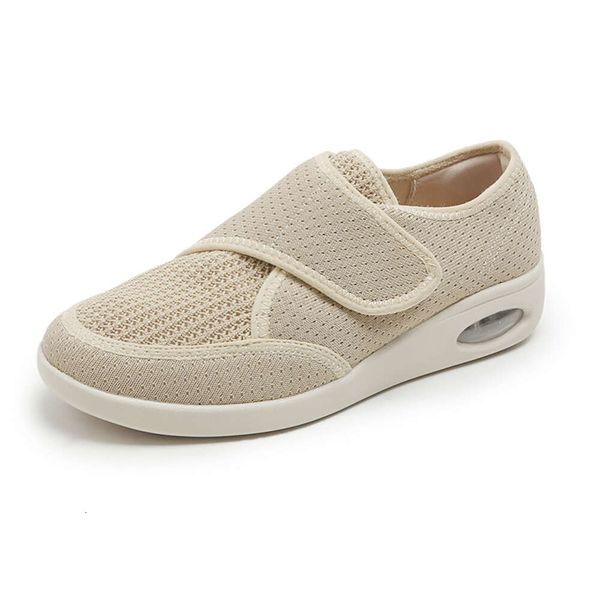 2024 printemps et automne maman chaussures maille chaussures décontractées respirantes mode coussin d'air talons compensés chaussures de marche confortables grand 44