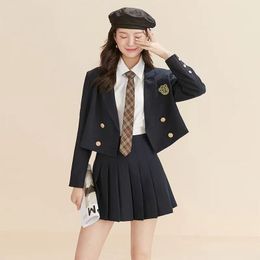 2024 Spring and Automne Nouveau costume preppy set jk uniforme de costume court veste plissée jupe uniforme femme