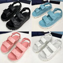 2024 Spring and Summer Female Show New Sandals Series Classic Sandals Sandals Sandales Tissu de mouton Hauteur intérieure 6cm mousse Big Sole Sandales Soft Casual Womens Sandales 35-41