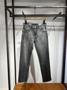 2024 Lettre de broderie d'automne de printemps Imprimé jeans pour hommes à la fermeture éclair, Light Washed Man's Long Crayer Pantal WCNZ140