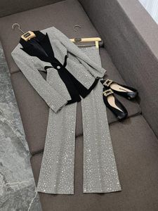 2024 Printemps Noir Contraste Couleur Paillettes Deux Pièces Pantalons Ensembles Manches Longues Revers Encoché Lambrissé Blazers Top + Pantalon Long Ensemble Deux Pièces Costumes O4J152325