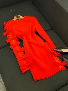 2024 Spring Negro / rojo Solid Color Bow Hollow Out Paneled Manga larga Cuello redondo Vestidos informales cortos O4J152695 Tamaño grande XXL