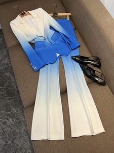 2024 Printemps Bleu Dégradé De Couleur Deux Pièces Pantalons Ensembles À Manches Longues Revers Cranté Un Bouton Blazers Haut + Pantalon Flare Pantalon Ensemble Deux Pièces Costumes O4J152766