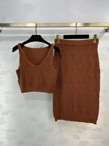 2024 Spring Brown Knits Dames Twee stukken Dress Designer Mouwloze spaghetti -band Dames Tops en lange rokken Set 4081