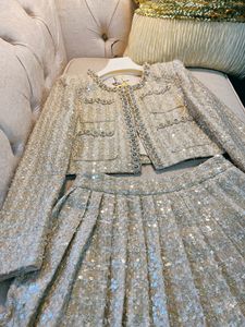 2024 Spring Champagne kralen Rhinestone tweedelig jurksets Ronde met lange mouwen Ronde nek Tweed Pockets Coat + Hoge taille geplooide korte rokset Twee delige pakken D3N233219