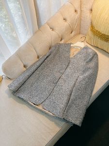 2024 Lente Grijs Sliver Effen Kleur Tweed Blazer Blazers Lange Mouw V-hals Single-Breasted Uitloper Jassen H3N261545