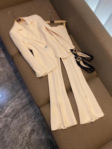 2024 Printemps Ivoire Strass Coeurs Boutons Deux Pièces Pantalons Ensembles Manches Longues Revers Cranté Blazers À Boutonnage Haut + Pantalon Long Ensemble Deux Pièces Costumes O4J152671