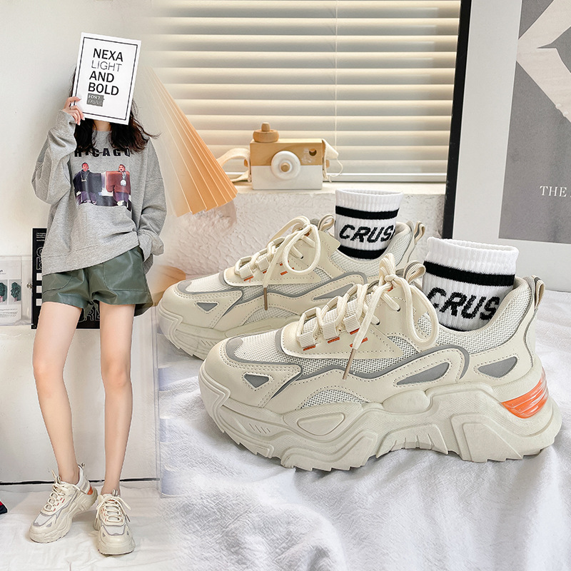 2024 Leer nieuwe dikke zool witte schoenen populaire sport en casual dames schoenen sneakers dames platform hardloopschoenen