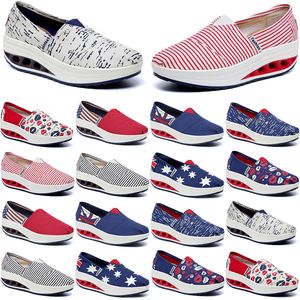 2024 Spring Summer Border Tourism Tourism Outdoor Spring Womens Chaussures Étudiant Gai Canvas Chaussures Chaussures Lazy Chaussures minimalistes Polylectile Shake Shoes 36-40 76