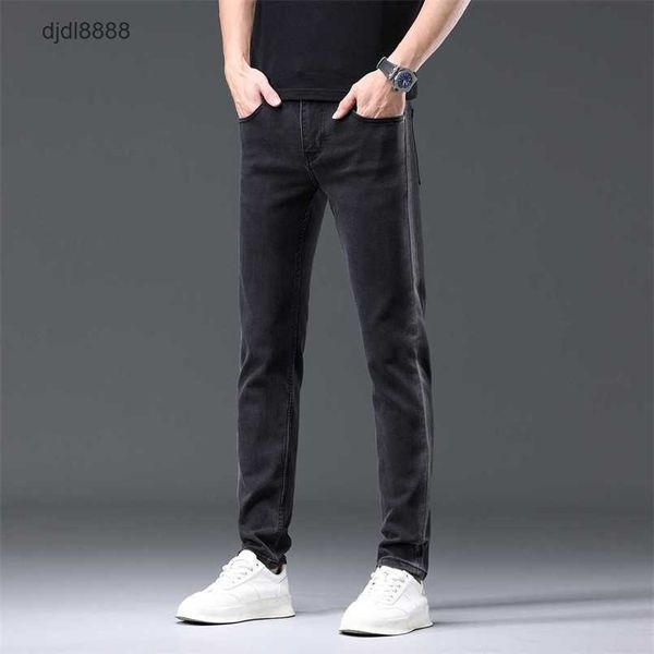 2024 Printemps / été Nouveau jean de design de blanchiment de la marque de mode européenne pour les pantalons élastiques polyvalents pour hommes Slim Fit