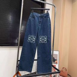 2024 printemps / été nouveau design de niche de conception à la mode brodée Logo large jambe décontractée pantalon en jean de jambe droite lâche pour femmes