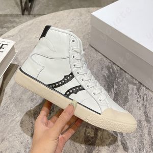 2024 Printemps Été Baskets Femmes Montrer Chaussures Style Série Chaussures De Sport Marque Logo Lettre Éléments Épissage Souple Peau De Vachette Supérieure Grande Base Baskets Chaussures pour Dame