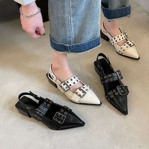2024 Spring Summer Women schoenen Gotische dikke hakken Damespompen Rivet Street Style Medium Heel Punk Vintage Casual Sandals