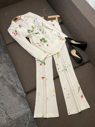 2024 Printemps Blanc Imprimé Floral Deux Pièces Pantalons Ensembles À Manches Longues Revers Cranté Un Bouton Fermeture À Glissière Blazers Haut + Pantalon Long Ensemble Deux Pièces Costumes O4J152642