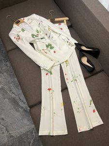 2024 Primavera Blanco Estampado floral Conjuntos de pantalones de dos piezas Manga larga Solapa con muescas Blazers con cremallera de un solo botón Top + Conjunto de pantalones largos Trajes de dos piezas O4J152642