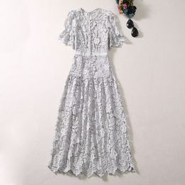 2024 Lente witte effen kleur jurk met korte mouwen en ronde hals midi casual jurken A4J121440