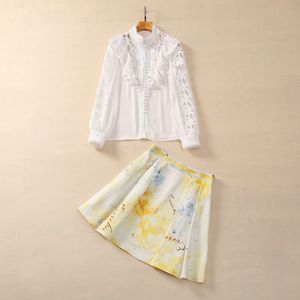 2024 Lente Witte Effen Kleur Tweedelige Jurksets Met Lange Mouwen Opstaande Kraag Kanten Ruches Blouse + Print Knielange Rok Set Tweedelige Pakken S3N121109