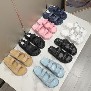 2024 SS Dad Sandalen Designer Slides Slides Slides Flat Mule Beach Sandalen Luxe schoenen Slip op rugriem zomer gewatteerde lederen sandaalmaat 35-42