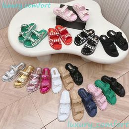 2024 SS Dad Sandalen Slides Schoenen Dames Mule Slide Platte schoenen strand Designer Sandalen luxe schoenen slip op zonder de achterkant riem zomer Gewatteerd Leer Maat 35-42 Nieuw