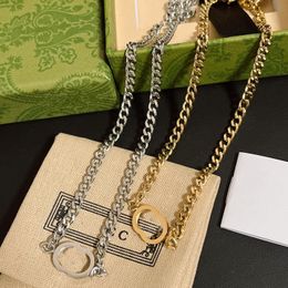 2024 Collier de concepteur de chaîne en acier inoxydable hommes Gold bijoux bijoux double lettres Colliers couple cadeau