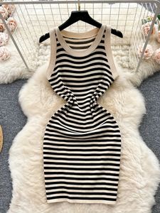 2024 Striped bodycon mouwloze jurk Casual tank korte jurk voor lente zomer elastische mini sundress dames kleding outfits 240415