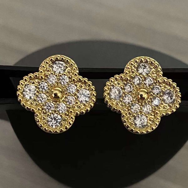 2024 Stud Designer Sier Rose Pendientes llenos de diamantes Oro Negro Ágata Rojo Calcedonia Oreja Joyería Regalo