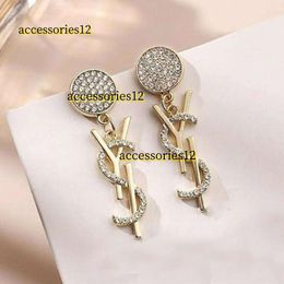 2024 Stud Moda Mujer Diseñador Pendientes Stud Marca 18K Chapado en oro Diseñadores Geometría Letras Pendiente de cristal Fiesta de boda Joyería Estilo clásico Brincos