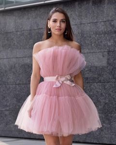 2024 Stijlvolle Roze Tule Een Lijn Korte Galajurken Strapless Plooien Mini Formele Homecoming Feestjurken Op maat gemaakte Afstudeerkleding Robe De Soiree