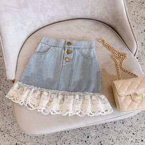 2024 Zomer babymeisjes losse korte rok kinderen Kleding Sweet Lace Patchwork denim rok voor meisjes veelzijdige rok 240428