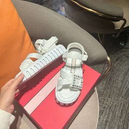 2024 Summer Air Air décontracté semelle épaisse rehausser les sandales minces Fashion Diamond Boucle coréenne Chaussures pour femmes